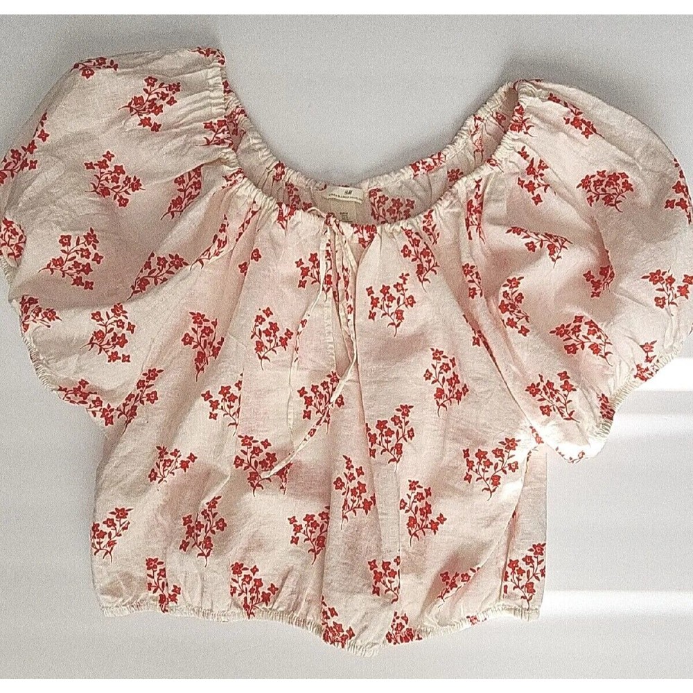 H & M Crop Top white Flowers Size medium